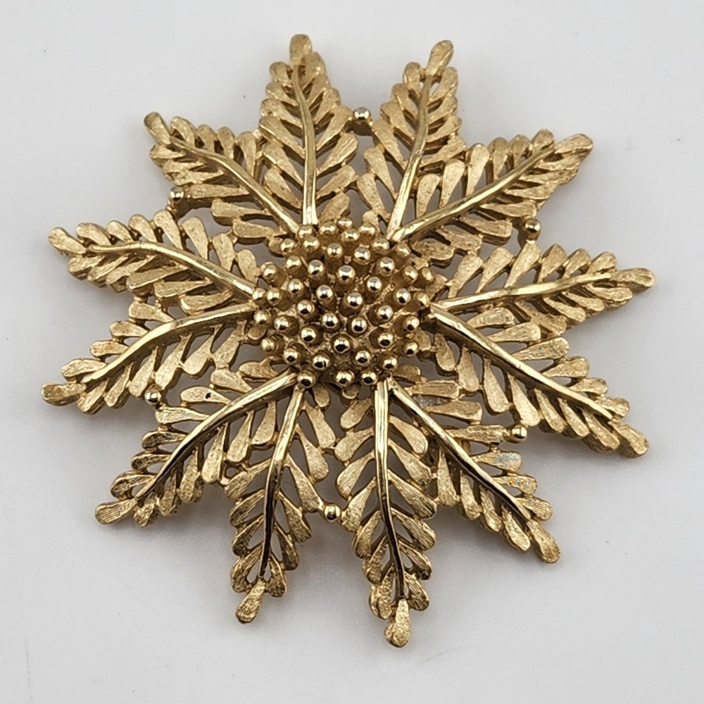 Vintage Signed‎ Crown Trifari Brushed Gold Tone Flower Brooch Pin 2.75"